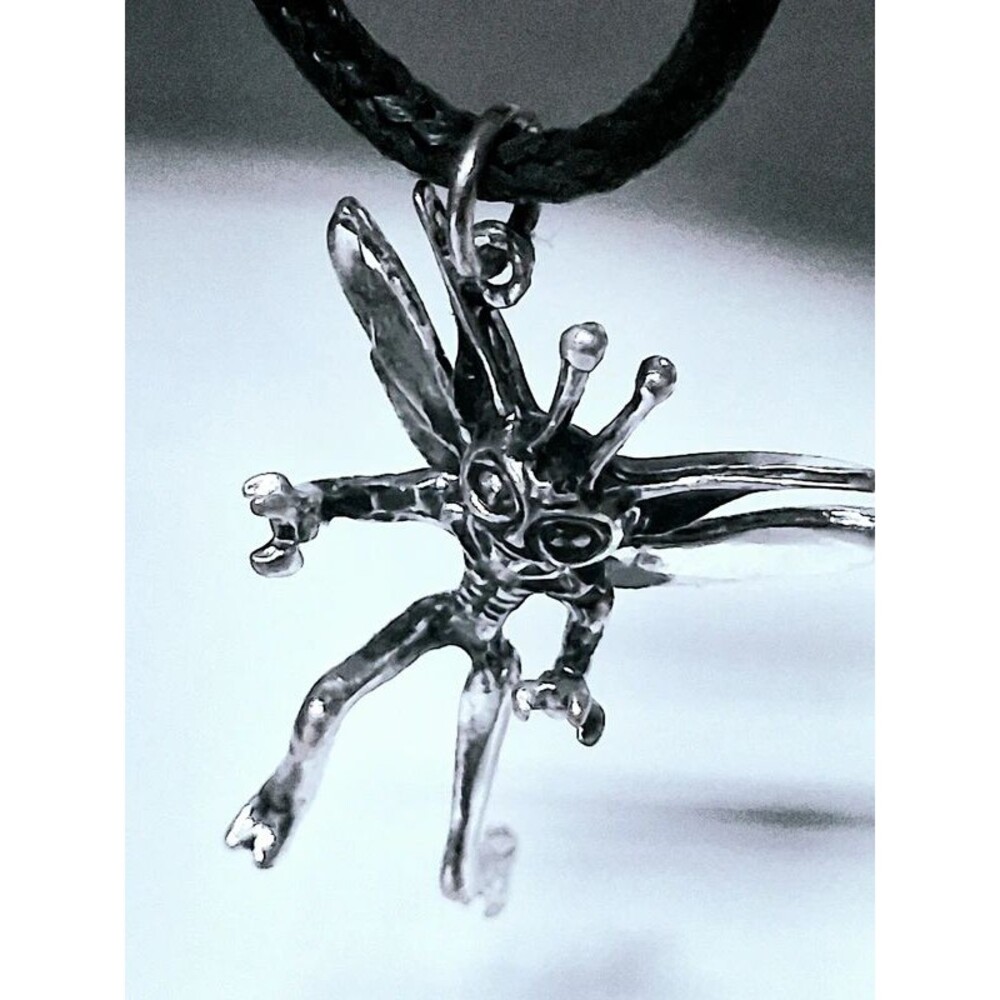Official Harry Potter Doxie Pendant Necklace Warner Bros s21 Silver Tone Goth